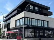 Beautiful bright and modern. This fourth floor unit...