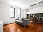 Beautiful contemporary apartment in renowned The Hampton