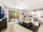 Beautiful Courtyard Apartment of Distinction Beautiful Courtyard Apartment of Distinction