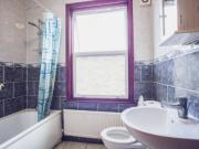 Beautiful double bedroom close to Leytonstone tube...
