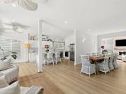 Beautiful family entertainer in walk to beach location