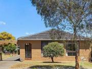 BEAUTIFUL FAMILY HOME IN CENTRAL WERRIBEE