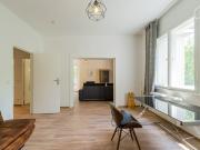 Beautiful flat with access to lake Diana & close to...