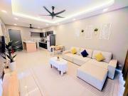BEAUTIFUL FULLY FURNISHED 3 Rooms 2 Car Parks Renai...