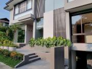 Beautiful High End House for Rent Mckinley West Village...