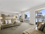 LAKEFRONT LUXURY LIVING IN THE HEART OF METUNG JETTY...