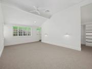 BEAUTIFUL HOME IN SOUGHT AFTER BARDON LOCATION!