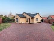 Beautiful home in the heart of brackendowns close to...