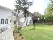Beautiful house available for rent on prime location