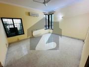 Beautiful house available for rent on prime location F 6