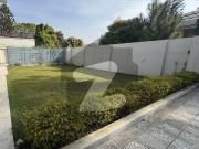 Beautiful house fully renovated top location excellent...