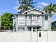 BEAUTIFUL HOUSE TO IMPRESS!