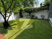 2 kanal beautiful house top location beautiful green...