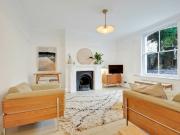 Beautiful light filled Dalston 1 bed flat