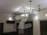 Beautiful Location 10 Marla 3 Bedrooms Flat For Sale in...