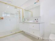 BEAUTIFUL MODERN COUNTRY HOME