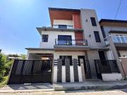 BEAUTIFUL MODERN DESIGN HOUSE AND LOT IN GREENWOODS