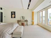 Beautiful penthouse apartment with large private south...
