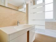 Beautiful & quiet apartment in vibrant neighbourhood...