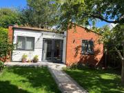 Beautiful, quiet garden flat near city centre