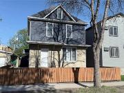 Beautiful Remodelled Home In Polo Park Area