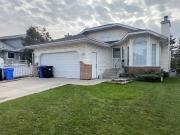 Beautiful Riverbend Home for Rent – Steps to Carburn Park!