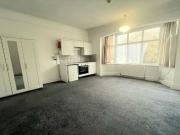 Beautiful Self Contained flat opposite Queens Park Beautiful Self Contained flat opposite Queens Park