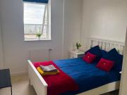 Beautiful & Spacious 3 Bedroom Penthouse in London