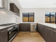 Beautiful & Stylish House in Cranbourne East