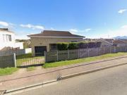 beautiful, sunny 3 bedroomed family.