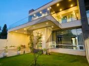 Beautiful top location Triple Storey 8 Bedroom House for...