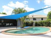 Beautiful townhouse in great location! Available now!