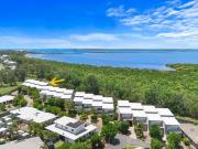 BEAUTIFUL TOWNHOUSE. INVESTORS TAKE NOTE!