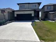 BEAUTIFUL & UPGRADED 6 BEDROOMS & 4 BATHROOMS IN...