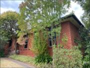 BEAUTIFULLY MAINTAINED FAMILY HOME IN THE COVETED...