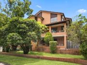 Beautifully Positioned 3brm plus Double Garage Apartment