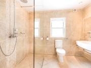 Beautifully presented 5 bedroom house with stunning... Beautifully presented 5 bedroom house with stunning...