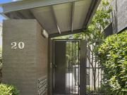 Beautifully Presented Townhouse!