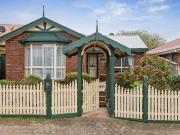 Beautifully Presented Villa on Hyde Park Gardens Beautifully Presented Villa on Hyde Park Gardens