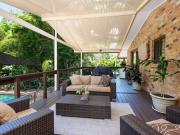 Beautifully Renovated Family Retreat!