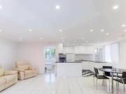 Beautifully Renovated Furnished Unit Fantastic Location