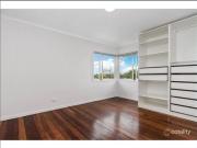 Beautifully Renovated Home 3 Bedroom house Water &...