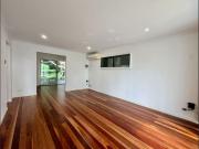 Beautifully Renovated Home 3 Bedroom house Water &...
