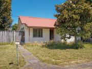 Beautifully Renovated Home in Moe 127 Lloyd Street