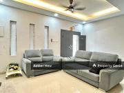️Beautifully Renovated & Move In Ready 2.5 Storey...