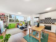 Beautifully Renovated One Bedroom Apartment in...