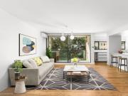 Beautifully Updated & Spacious Split Level Apartment ...