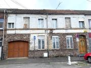 Beaux volumes pour cette 1930 double avec garage bâtie...