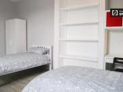 Bed for rent in 6 bedroom house in Phibsborough