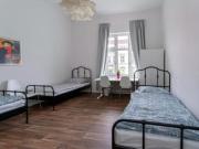 Bed in a triple bedroom, not far from Großer Tiergarten